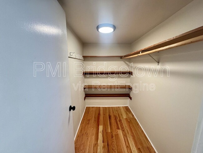 Building Photo - 834 NE Shaver St