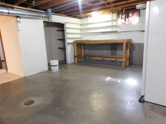 Building Photo - Spacious in the Redlands