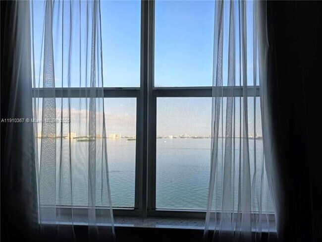 Building Photo - 1625 Kennedy Cswy