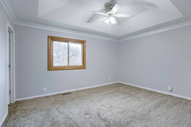 Building Photo - Light-Filled 4-Bedroom in Millard!!