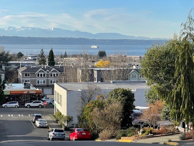 Building Photo - Edmonds View Home