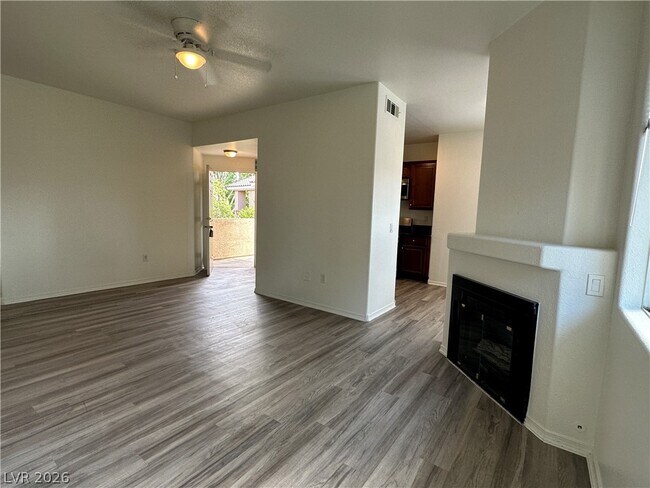 Building Photo - 1050 E Cactus Ave