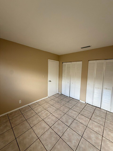 Building Photo - 3907