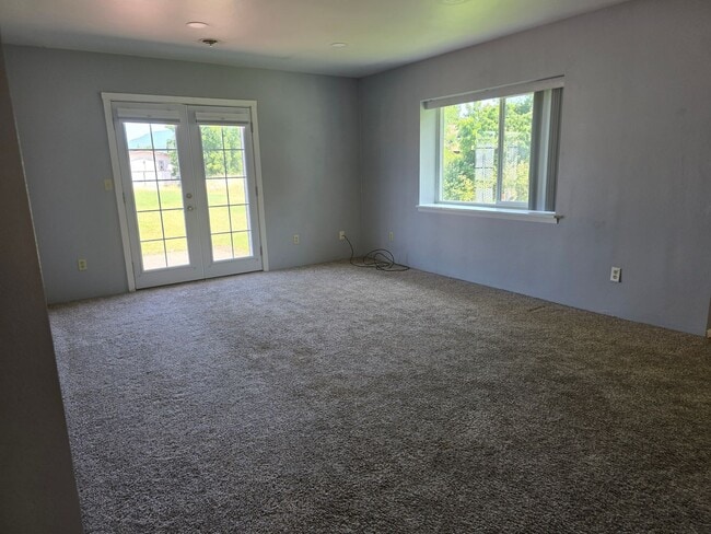 Building Photo - 3 bed 1 bath  Home for Rent in Grants Pass