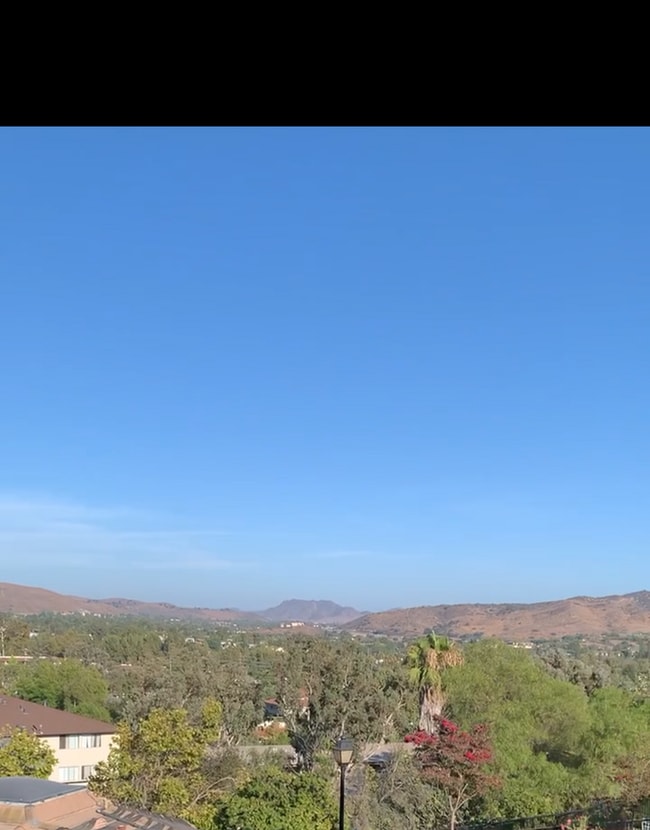 Building Photo - Thousand Oaks Town Home with Amazing Views Including a Two Car Garage