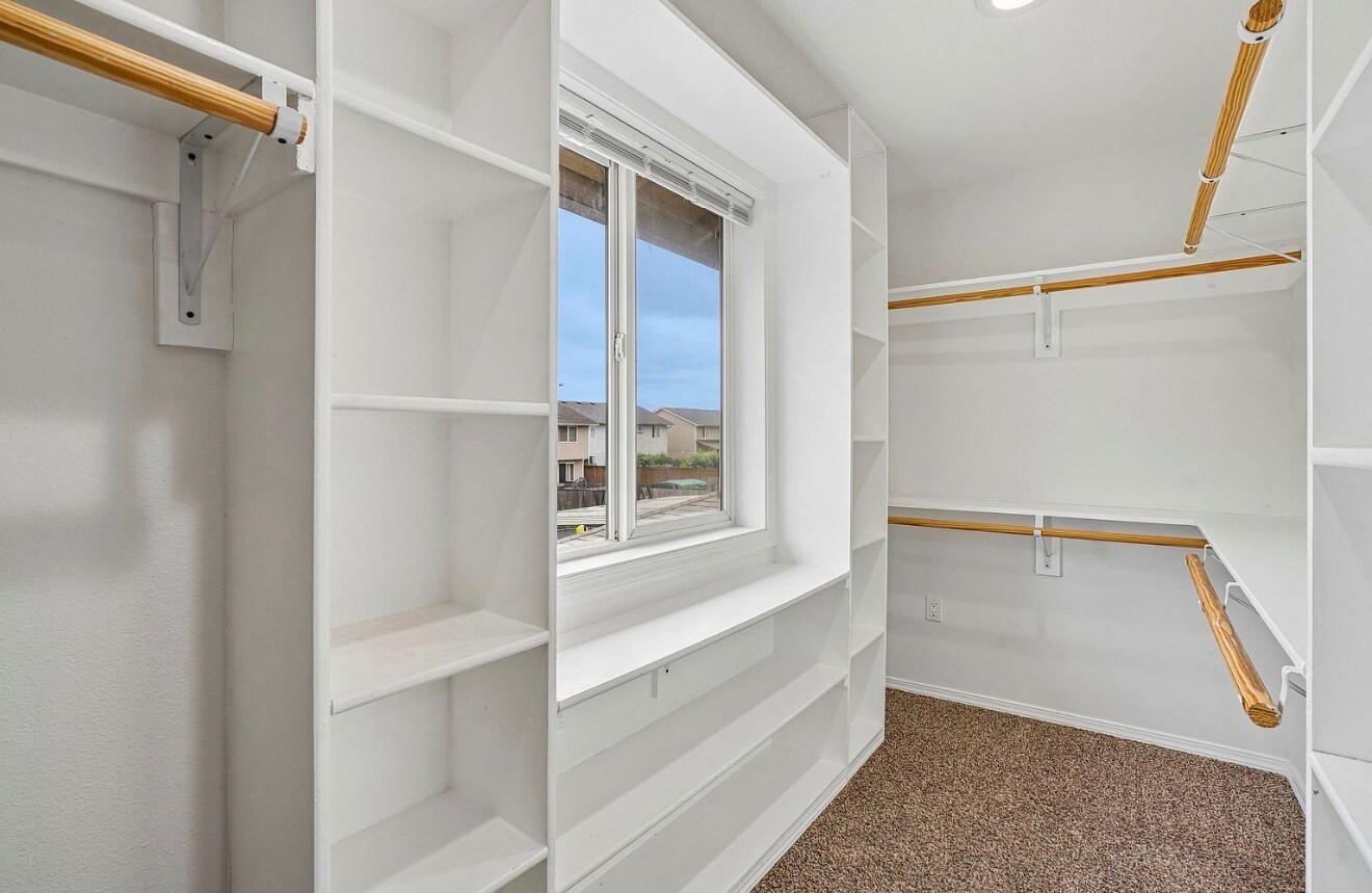 Building Photo - 15805 NE 70th St