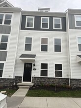 Building Photo - 527 Cooper St