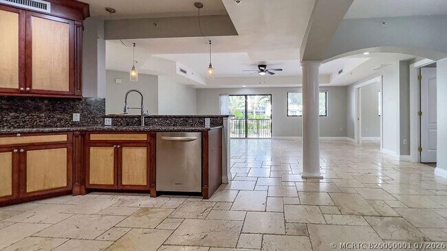 Building Photo - 4241 N Ocean Dr