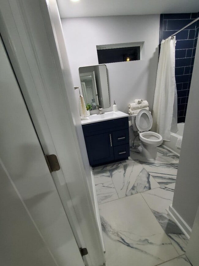 Building Photo - 294 Quick St