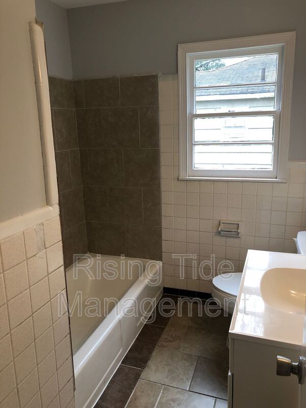 Building Photo - 928 5 Mile Rd