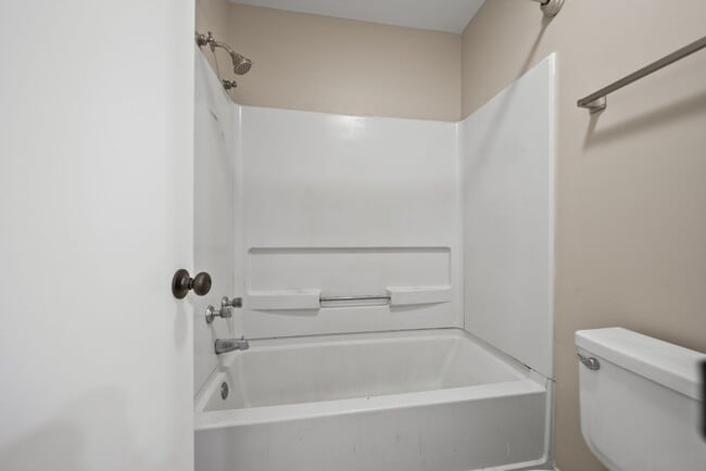 Building Photo - 24 Oak Ridge Dr