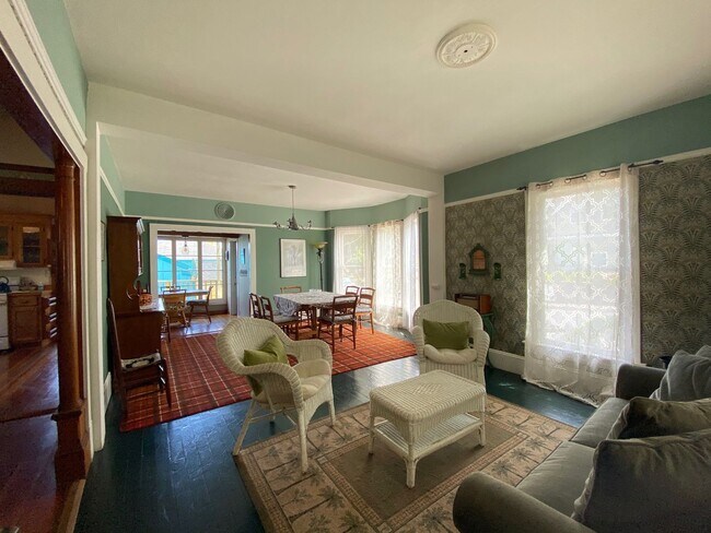 Building Photo - Pacific Grove Historical 3 Bed 2 Bath