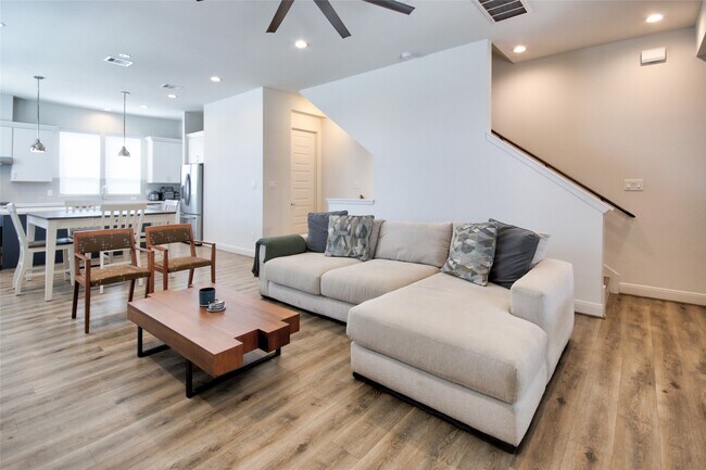 Building Photo - 1909 Maury St