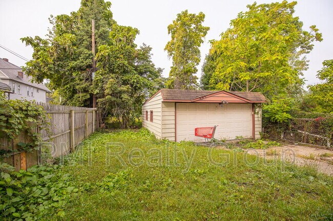 Building Photo - 888 Evangeline Rd