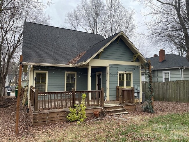 Building Photo - 2321 Barry St