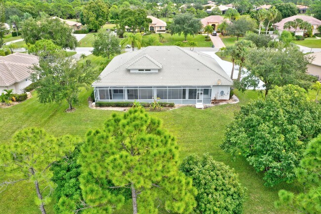 Building Photo - 8028 Plantation Lakes Dr