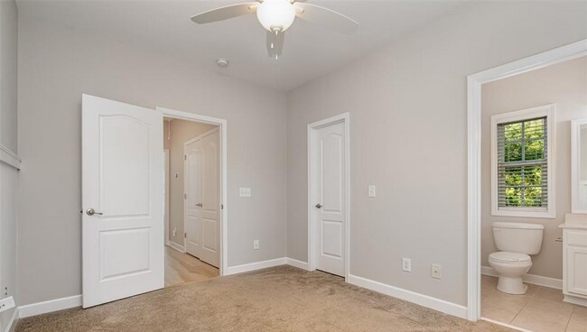 Building Photo - Beautiful townhome in Ballantyne