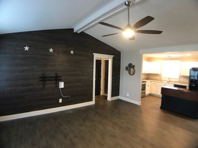 Building Photo - 111 Hunters Landing Dr