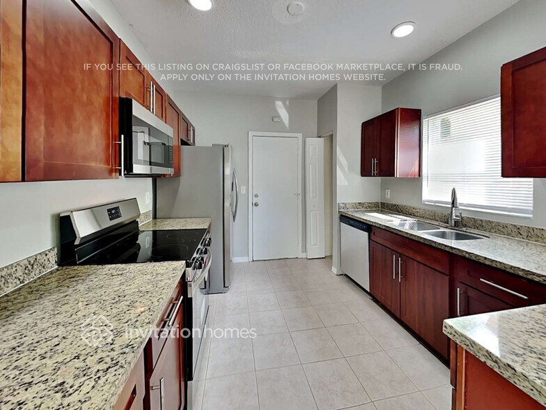 Building Photo - 1359 SW 105th Ave