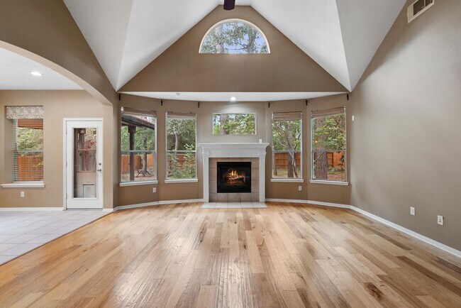 Building Photo - The Perfect Woodlands Retreat: Steps from ...