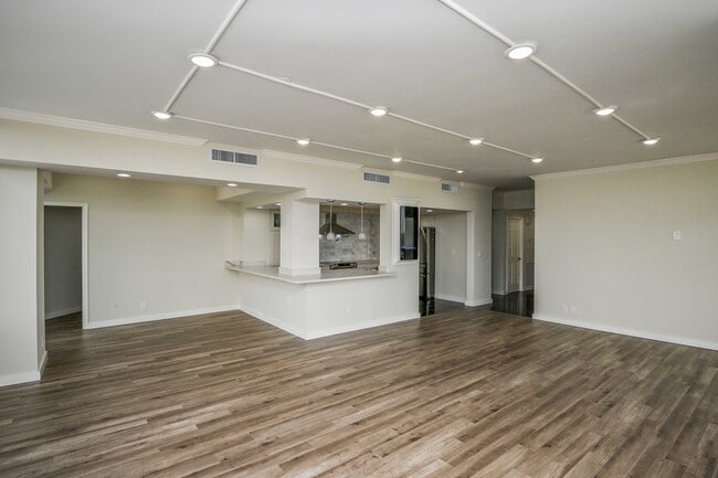 Building Photo - 15 Greenway Plz