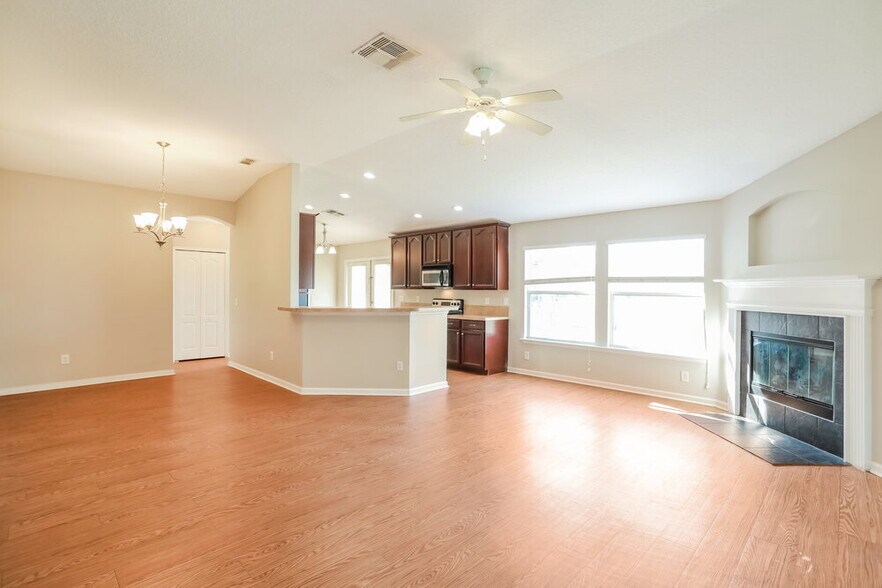 Building Photo - 1716 Hollow Glen Dr