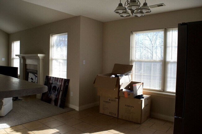 Building Photo - Nice 3 Bed 2 Bath House In Vanderveen Crossing!