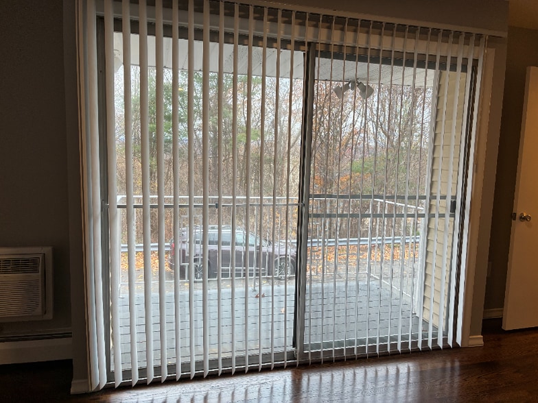 Building Photo - 271 Main St