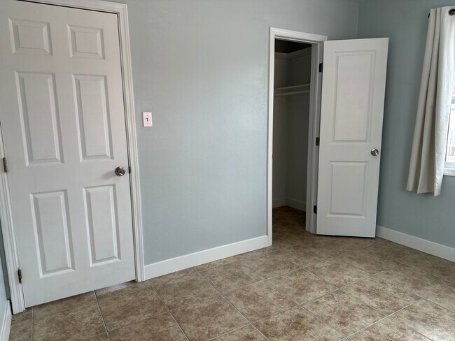 Building Photo - 6052 Fishburn Ave