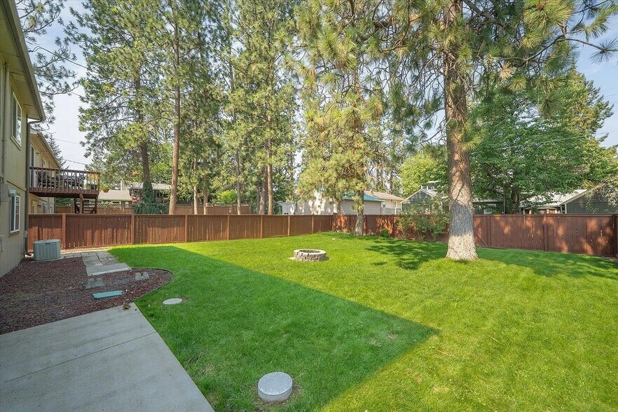 Building Photo - 4017 E 33rd Ave