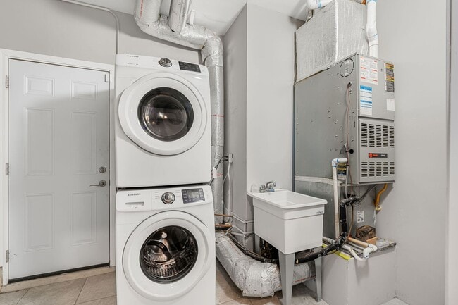 Building Photo - Spacious 4BR/3BA Home in Top-Rated School District!