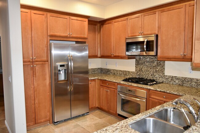 Building Photo - $3,800- 3 Bed 2 Bath Condo at Clover Commu...