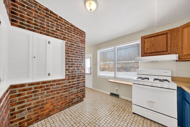 Building Photo - 2321 Noll Dr