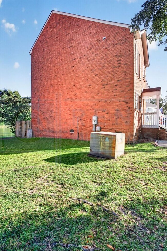 Building Photo - Beautiful Condo Available