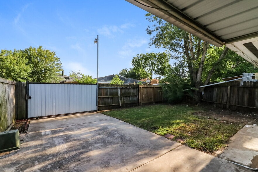Building Photo - 12805 Bexley Dr