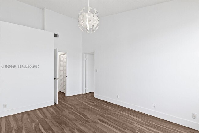 Building Photo - 15569 N Miami Lakeway