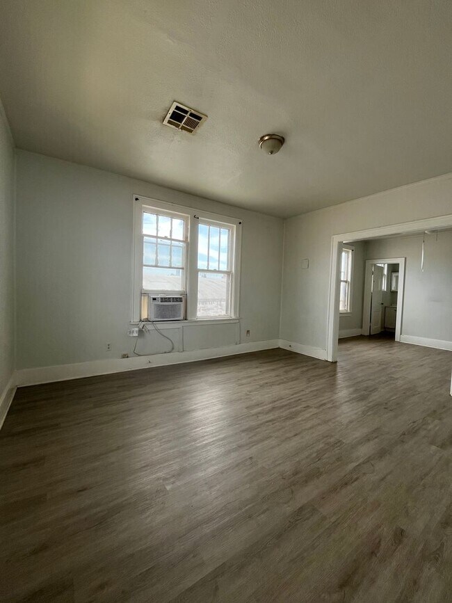 Building Photo - Broadway Apartments