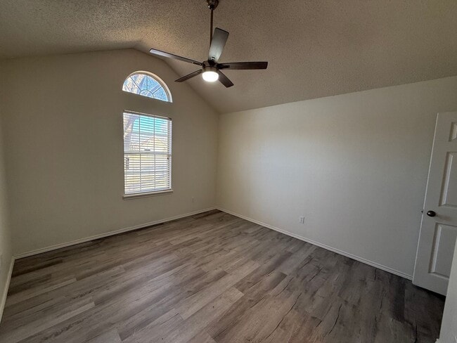 Building Photo - 4 Bed Brick Home! Zia School District! - Pets Welcome!!!