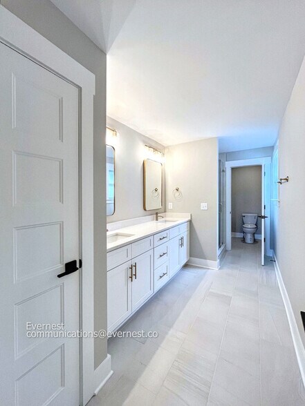 Building Photo - 1107 Walsh St