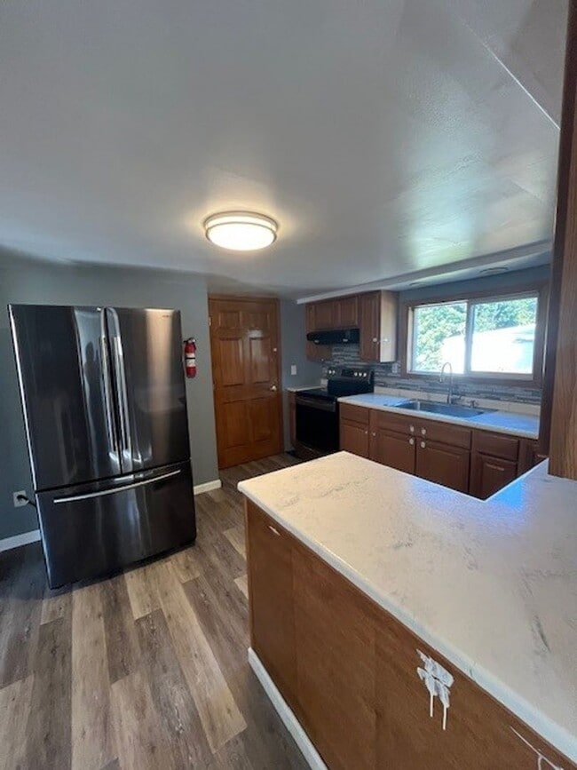 Building Photo - 3 bedroom 1 bathroom