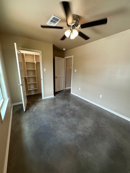 Building Photo - 1016 S El Paso Ave
