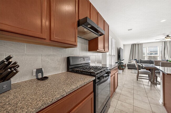 Building Photo - 28423 Aubrey Orchard Ln