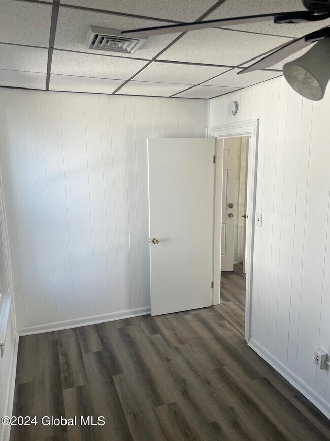 Building Photo - 405 3rd Ave