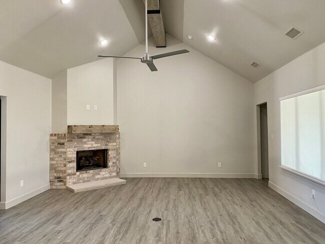 Building Photo - Beautiful Home in Cooper ISD