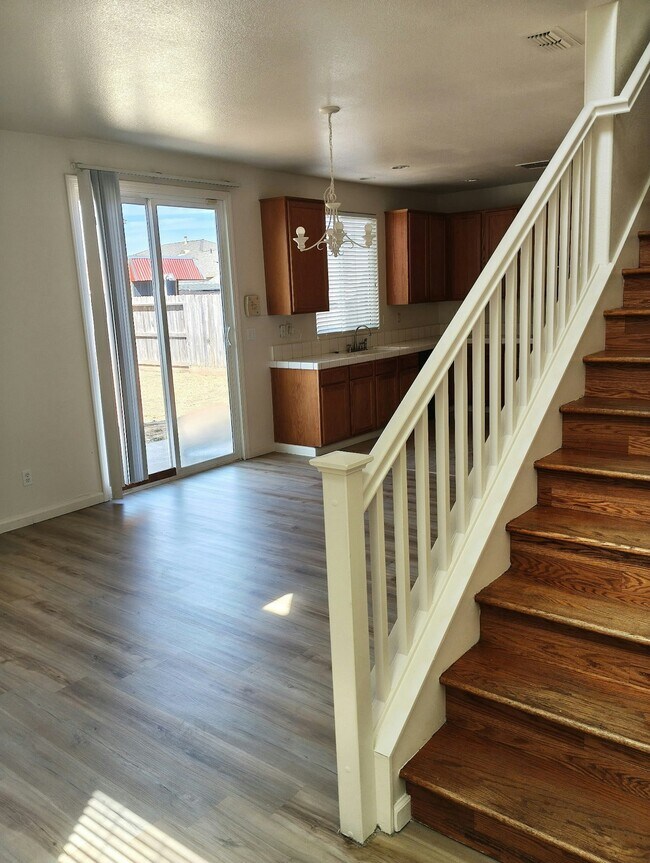 Building Photo - 5929 Tangerine Ave