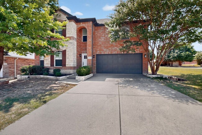 Building Photo - Spacious Renovation Ready To Be Called Home!!!