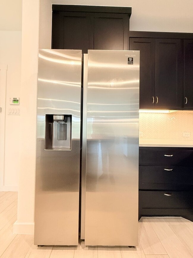 Building Photo - AVAILABLE NOW -Stunning 3-Bedroom Townhome Overlooking Greenbelt in Plano ISD 600 Collier Drive