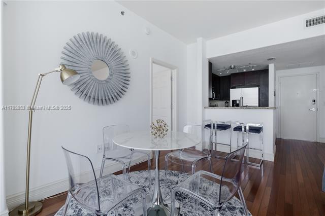 Building Photo - 6515 Collins Ave