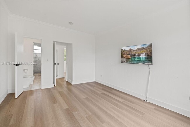 Building Photo - 4710 Pine Tree Dr