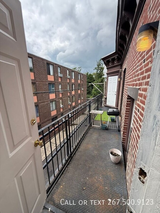 Building Photo - 241-43 W Queen Ln